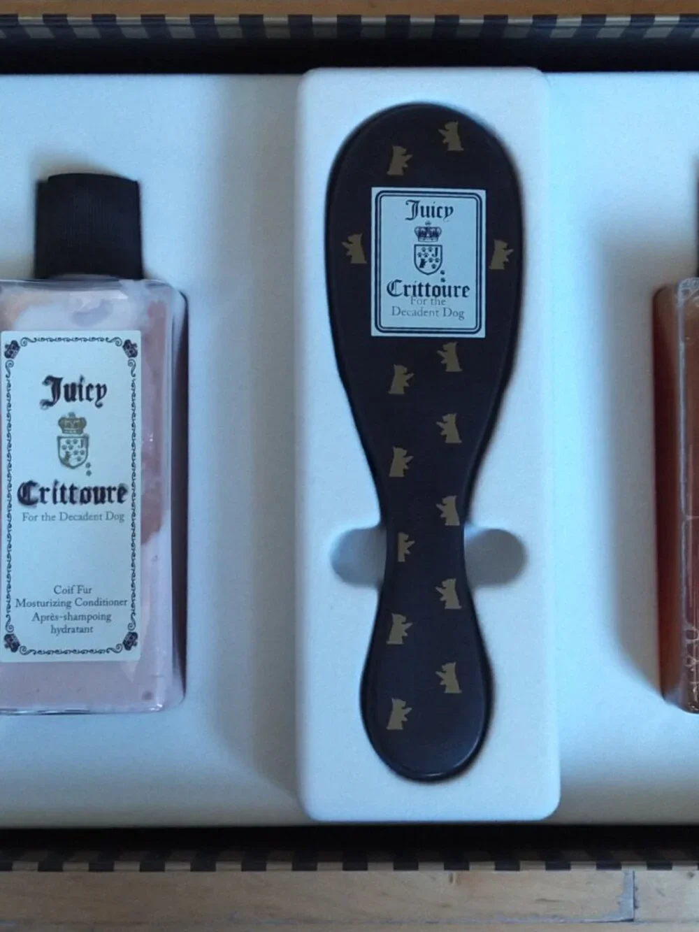 Juicy Crittoure Juicy Couture 3-Piece Dog Grooming Set Shampoo Conditioner Brush